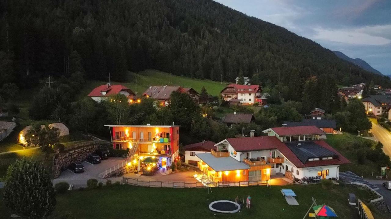 Erdhaeuser Und Apartments Mit Seeblick Und Alleinlage 魏森湖 外观 照片
